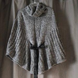 Daisy Fuentes poncho